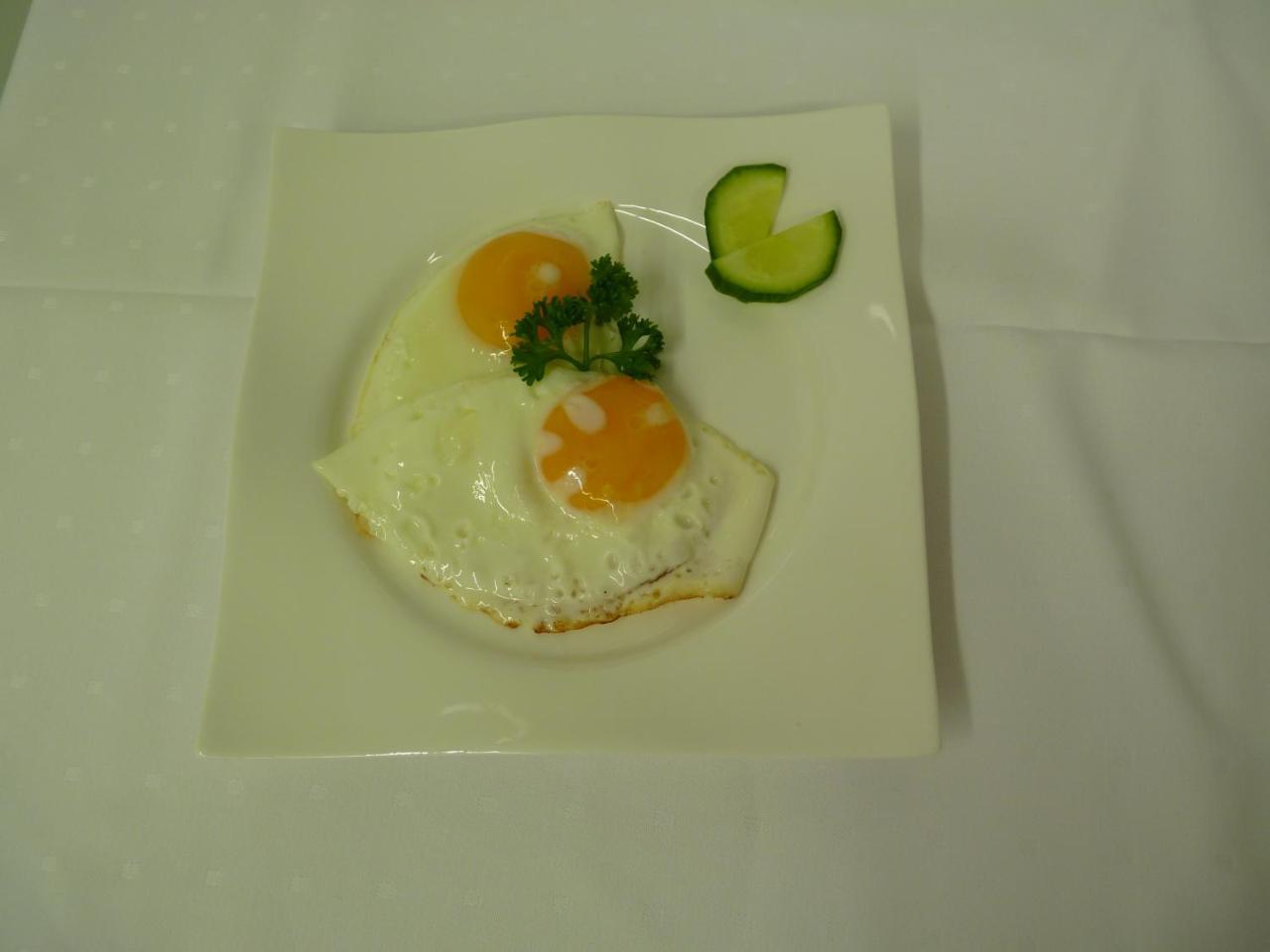 ホテル カフェ ウント ペンション ブローム グライフスヴァルト エクステリア 写真
